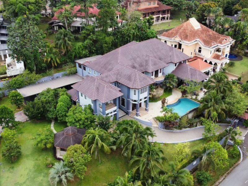 2-Storey-Modern-Bungalow-@-Country-Heights-Kajang.-FACING-OPEN-‼️-LUXURY-BUNGALOW-WITH-2-SEPARATE-MAIN-GATES-‼️