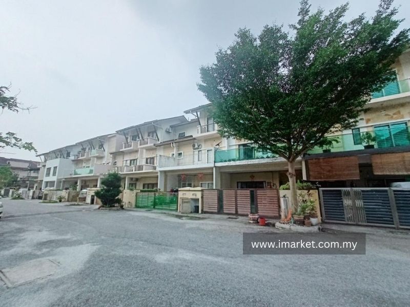 3-Storey-House-at-Casa-Residence-Bandar-Mahkota-Cheras