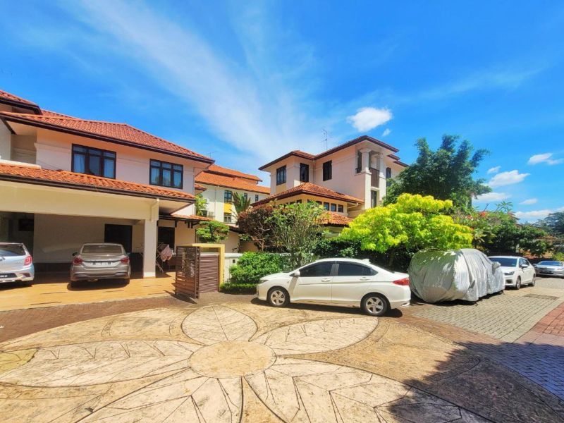 Impian-Bukit-Tunku-Corner-Bungalow-for-Sale