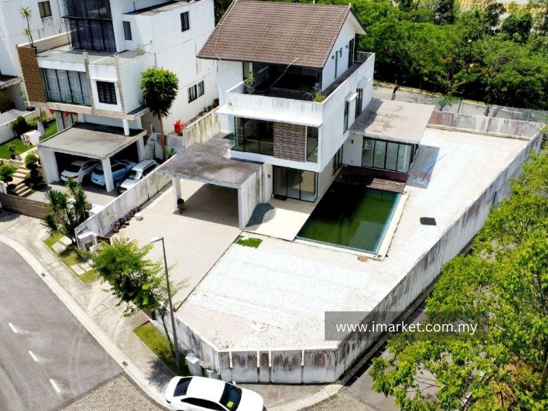 Twin-Palms-Sungai-Long-Bungalow-House